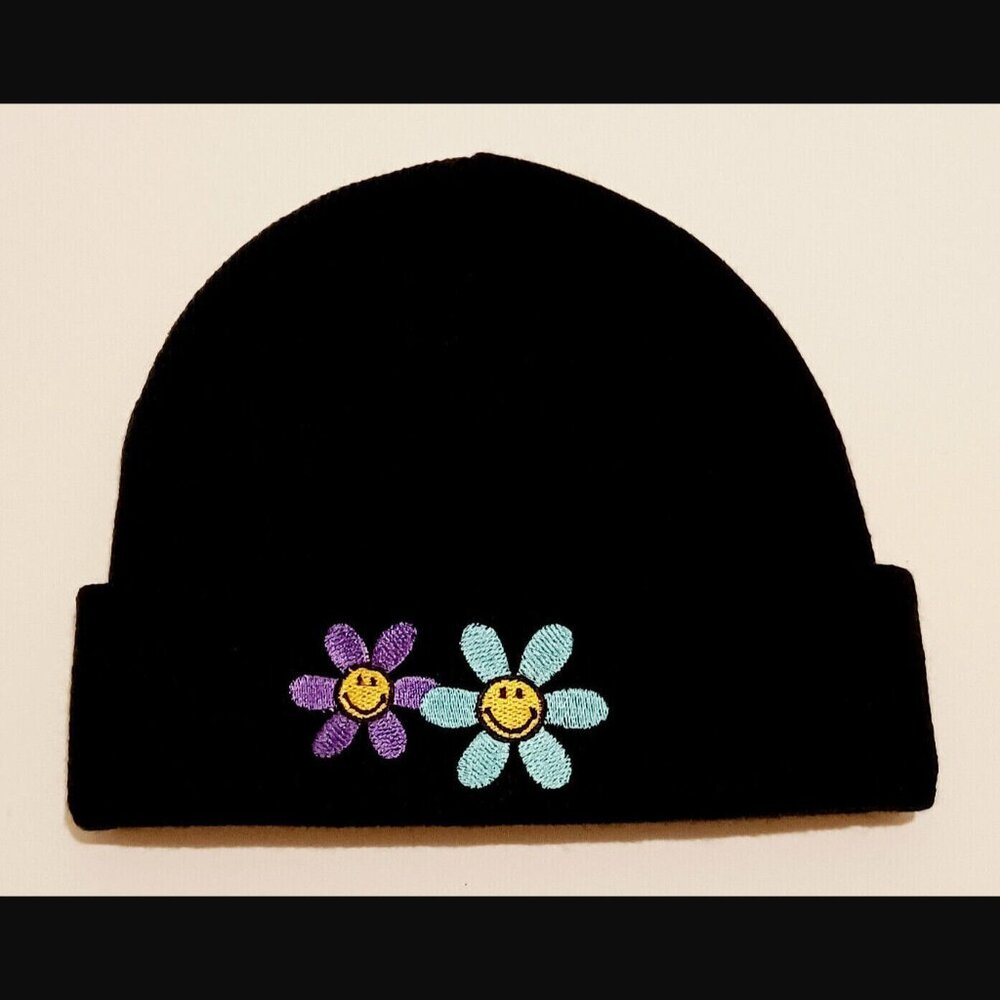 BSR By Samii Ryan Black Hazy Daisy Beanie Smiley Company Collaboration NWOT